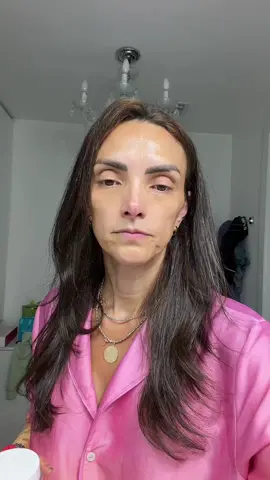Hoy amanecí con una resequedad alrededor de la nariz y corrí a ponerme esta cremita 😍 Cuando mi piel se reseca o se pone sensible por alguna alergia, esta es la que uso para calmarla e hidratarla. ¡A mí me parece fabulosa! ✨ ¿La conocían? #NDPUS #CicaCream #SkincareTikTok #PielSensible #cuidadodelapiel 