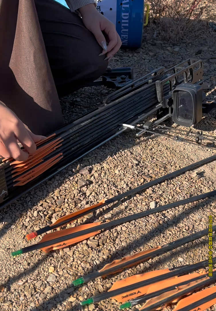 A composite bow trigger designed and manufactured by the Chinese brand NIUT that can fire 7 arrows in a row and can be installed on your composite bow. If you like it, check out the website link on my profile.#archery #compoundbow #bow #outdoor #NIUT 