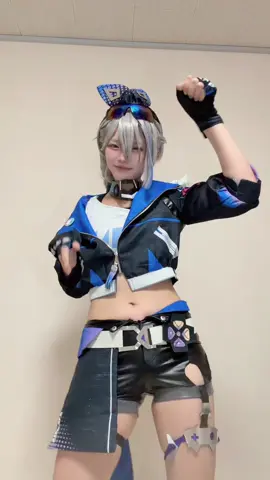 投稿控えてみるわお前らのこと愛してるまたな#崩壊スターレイル #銀狼 #銀狼コスプレ #cosplay #silverwolf 