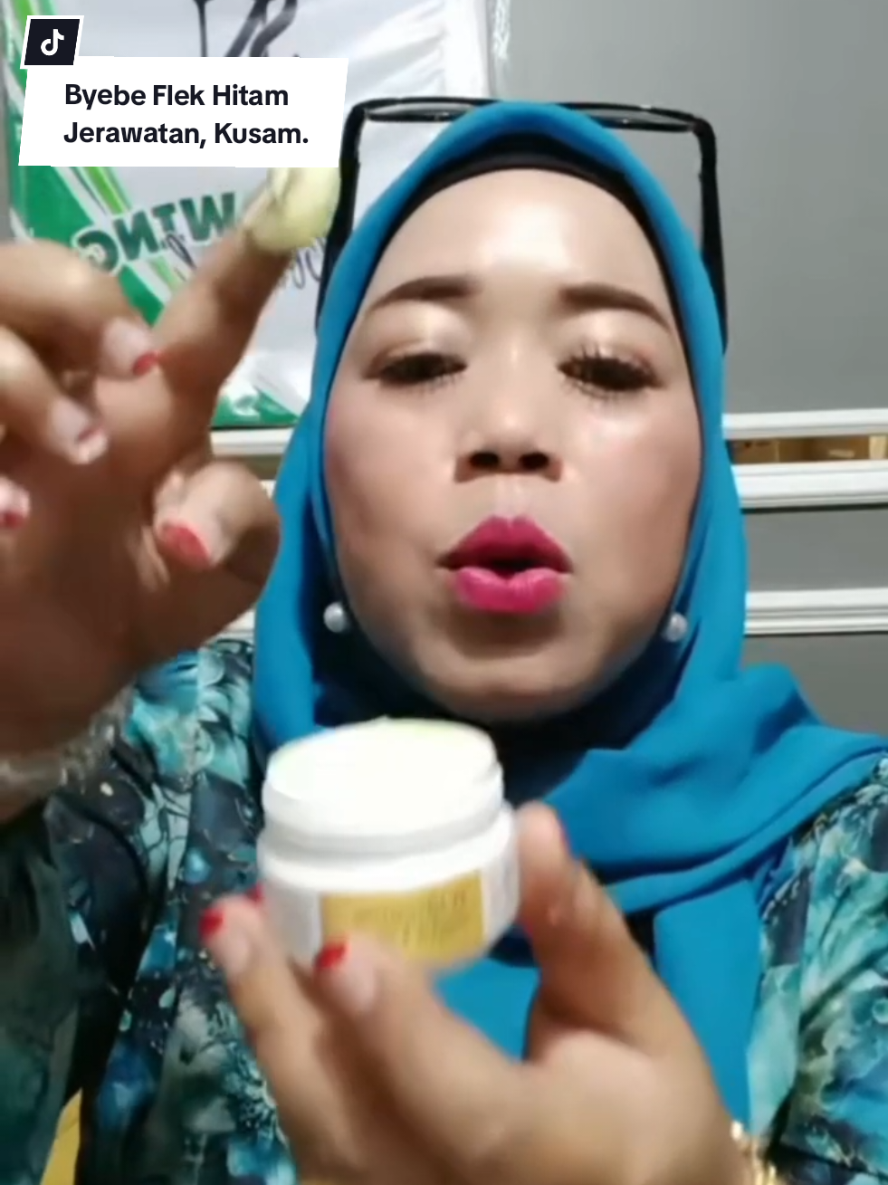 Flek hitam, jerawatan, tekstur kulit kasar pake krim malam SN Glowing yg sudah terbukti hasilnya, dan sudah BPOM serta bersertifikat halal #susisyamsir #snglowing #krimflek 