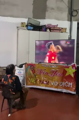 Ở quê nhà Tiên Yên- Quảng Ninh Bà của Hai Long vẫn dõi theo cháu trai từng bước. #hailong  #bongdavietnam  #viralvideo  #bongda  #viral 