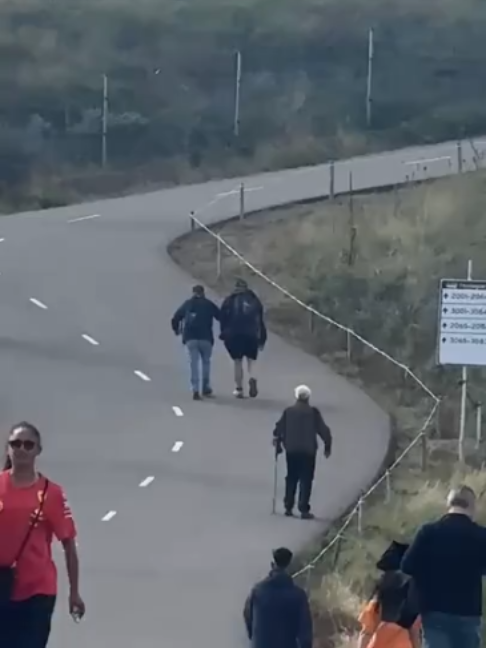 Teruglopen na dagje circuit Zandvoort... het was een zware race! #formula1 #zandvoort