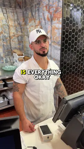 Best customer service in the game 😅🌯 #shawarma #shawarmalover #shawarmalovers 