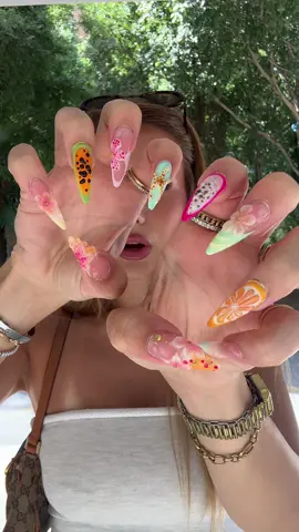 @Icy Nails 4 u hab noch nie so geile  Farben benutzt, vorallem dieses Ombre Gel hat mein Leben verändert🤚🏼 P.s.: da wo die Farbe abgekratzt war habe ich tatsächlich nicht die Icy Farben benutzt🙂‍↕️