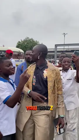 LilWin storms Kumasi mall #lilwin #wezzyempire #yawtrendz 