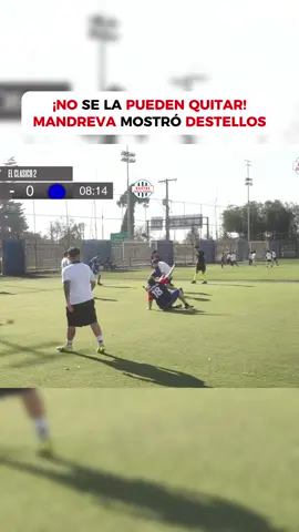 ¡NO SE LA PUEDEN QUITAR A LA CABRA! 😘🪄🔥 @Mandreva está mostrando destellos de calidad, talento y magia en el SuperClásico de creadores 😱 EN VIVO EN YOUTUBE🚨 ¡𝐋𝐎𝐒 𝐄𝐒𝐏𝐄𝐑𝐀𝐌𝐎𝐒 𝐀 𝐓𝐎𝐃𝐎𝐒!🙌 #chile #colocolo #udechile #futbolchileno 