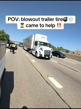 POV: Blowout trailer 💣💨 🚔👮came to help‼️ 295/75/R22.5 trailer tire replacement  #viraltiktok #videoviral #viral #fyp #parati 