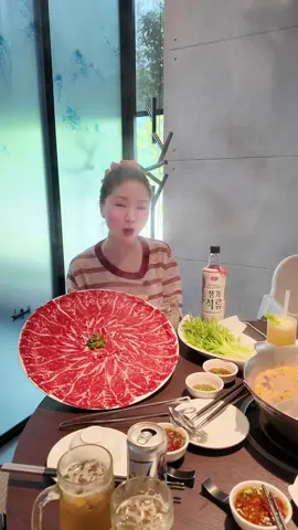 Ăn hết đĩa thịt nhờ e nó 🤣