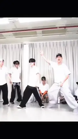 tại s lúc nhảy tự do a k vô nhảy #quanghungmasterd #thuytrangmuzik #xh #fyp #tinhhasayhi 