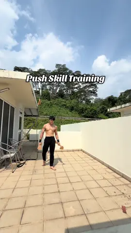 Some OAHS and planche pushup training. Progress is slow but getting closer. 💪 #calisthenics #handstand #planche #pushup