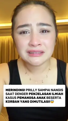 Bikin merinding dan ikut mewek bacanya! 😨😭 Prilly Latuconsina sampai tidak sanggup menahan air mata saat mendengarkan penjelasan ilmiah mengenai pola pikir keji psikopat pemangsa anak, serta fakta mengenaskan tentang para korban yang dimutilasi. Keresahan dan keriuhan fakta pahit inilah yang membuktikan betapa mengerikannya teror kejahatan di sekitar kita. Kekejaman dan analisis horor nyata tanpa gaib seperti inilah yang diangkat secara realistis ke layar lebar lewat film Memburu Pemangsa. Sebuah film action-thriller bernuansa crime yang menyajikan perjuangan sengit warga dan aparat demi menghentikan aksi psikopat pemangsa anak sebelum jatuh korban berikutnya. Sanggupkah keadilan ditegakkan bagi para korban? Persiapkan mental kamu untuk menyaksikan ketegangan yang bikin merinding di bioskop! 🎬🍿 Kalau kamu ada di posisi Prilly, sanggup gak dengerin penjelasan detail kasus sekejam ini? Tulis pendapat kalian di kolom komentar! Jangan lupa like, share video ini, dan save biar tidak ketinggalan update terbarunya! Tonton di bioskop 24 September 2026. INFO FILM Title: Memburu Pemangsa Type: Movie Genre: Horror / Thriller / Crime / Action Country: Indonesia #memburupemangsa  #memburupemangsaxkc  #filmmemburupemangsa 