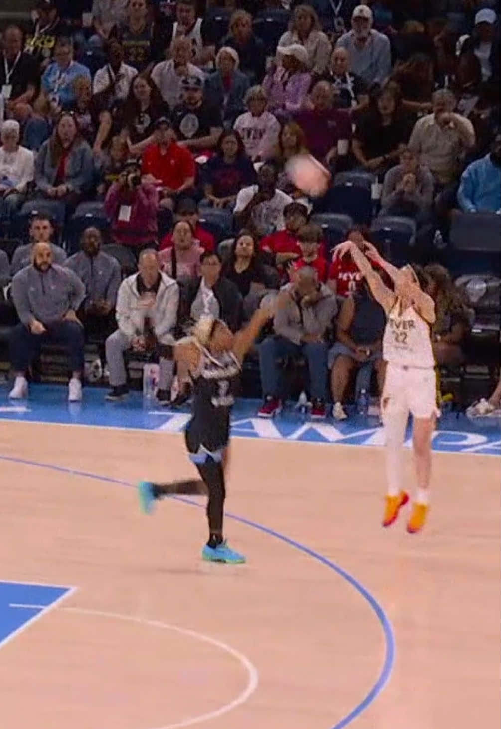 Caitlin Clark hits a filthy stepback three 🤯