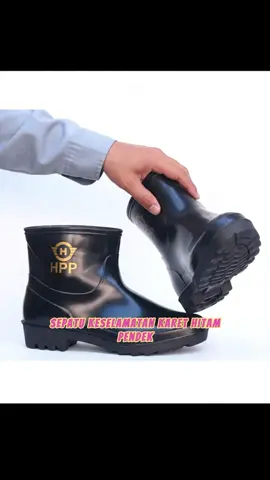 Sepatu keselamatan pendek karet anti selip, ukuran 39–43, sol tebal dan tahan lama, sepatu aman #sepatuboot #sepatubootpendek #sepatubootsafety #alatproyek #fyp