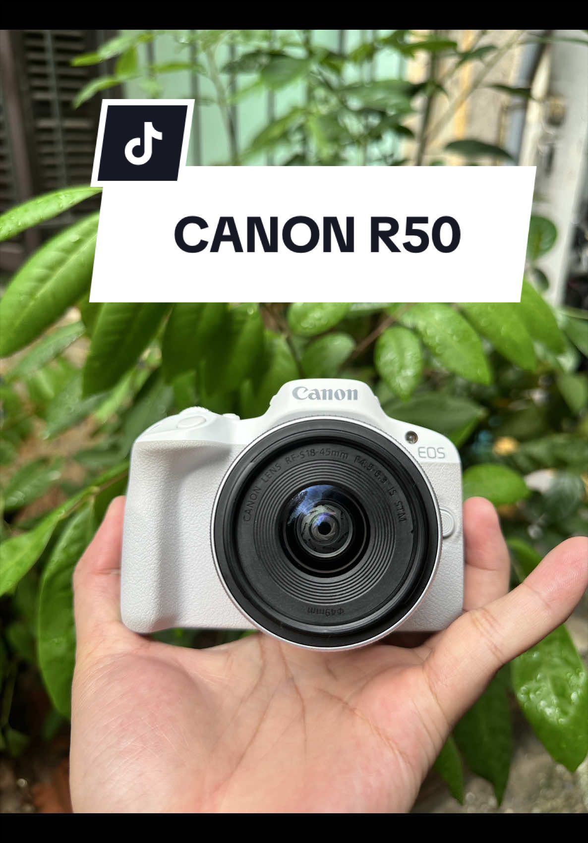 📸 CANON EOS R50 + KIT RF-S 18–45mm – GIÁ 15.000.000đ Mirrorless nhỏ gọn, lấy nét thông minh, cực hợp chụp ảnh, quay vlog & sáng tạo nội dung. 🔹 Cảm biến APS-C 24.2MP sắc nét 🔹 Chip DIGIC X xử lý mạnh mẽ 🔹 Dual Pixel CMOS AF II – lấy nét nhanh, chính xác 🔹 Nhận diện mắt người, động vật & phương tiện 🔹 Quay video 4K UHD chất lượng cao 🔹 Màn hình cảm ứng lật xoay tiện vlog 🔹 Lens RF-S 18–45mm STM nhỏ gọn, đa dụng 🛠 Bao test 7 ngày – Bảo hành 3 tháng 📞 0812393042 📍 Hà Nội 📦 Ship COD toàn quốc – đồng kiểm #mayanh #camera #caminhanoi #canon #canonr50 