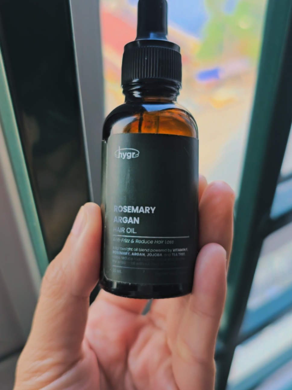 Rambut kering, kusut & nampak macam tak bermaya? 🥹 Aku tengah try HYGR Rosemary Argan Hair Oil 🌿✨ Tekstur dia ringan, rambut nampak lebih smooth & berkilat tanpa rasa terlalu berminyak. Kalau korang nak rambut nampak lebih kemas & healthy, boleh try 👀 🛒 Aku letak dekat link kuning 💛 #HYGR #RosemaryArganHairOil #HairOil #HairCare #TikTokMadeMeBuyIt 