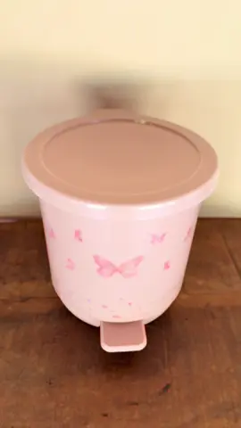 Lixeira infantil com pedal 6,5 litros com o tema de Jardim Encantado 🌸🦋💕🌸🌷🌺 #quartobebe #maternidade #infantil #lixeiras #jardimencantado 