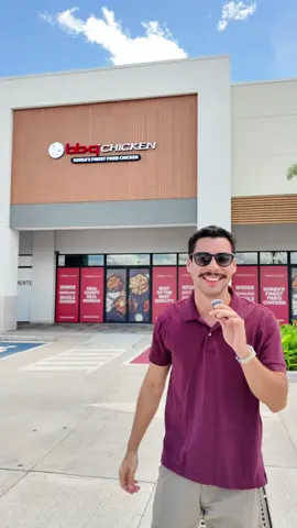 Sálte de la rutina y haz la parada que tu antojo necesita 🍗 La nueva sucursal de bb.q Chicken en Los Pueblos abre sus puertas este 1 de septiembre en Viva Plaza Los Pueblos. Una razón más para bajarte del Metro y llegar directo a tu nueva parada favorita del crunch. 🔥 Mándale este post a tu compañero de ruta para ir el primer día. 👇 #bbqChickenPTY #BestOfTheBestQuality #KoreanFriedChicken