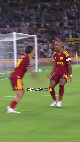 Donyell Malen is back 🔙🇳🇱 #RomaFiorentina #SerieAEnilive 