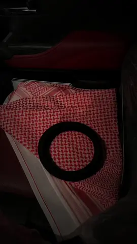 خاطري ضايق لو القاع وافجوجه وساع  والصدر لاضاق ب عيوني الدنيا تضيق اه يا صبر ذخرته .. مع الايام ضاع  ضيعت الطرقي ليا ضاع في نص الطريق ابتعد عن ضجة الناس قدر المستطاع  الكلام اقوى من السيف للجرح العميق ..#شيلات #قوالب_ساري #شبل_الدواسر #fyp @اسامه الجامعي  #CapCut 