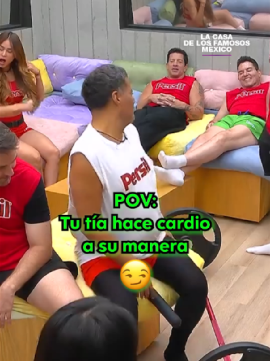 POV: Tu tía hace cardio a su manera 😅 🚨Suscríbete a @vix YA con planes desde tan sólo $149 pesos al mes para ver momentos como este 🔥🔥 📺 #LaCasaDeLosFamososMx 🏠 Disponible también en #LasEstrellas y #Canal5