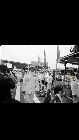 เมื่อวันที่ ๑๖ กุมภาพันธ์ พ.ศ.๒๕๐๘ พระบาทสมเด็จพระบรมชนกาธิเบศร มหาภูมิพลอดุลยเดชมหาราช บรมนาถบพิตร และ สมเด็จพระนางเจ้าสิริกิติ์ พระบรมราชินีนาถ พระบรมราชชนนีพันปีหลวง เสด็จพระราชดำเนินไป เป็นประธานในพิธี ยกช่อฟ้าพระอุโบสถและทรงบำเพ็ญ พระราชกุศลเนื่องในวันมาฆบูชา ณ พระอุโบสถวัดหลวงแห่งหนึ่งในกรุงเทพมหานคร #รัชกาลที่9 #พระพันปีหลวง #💛💙 #fyp #creatorsearchinsights 