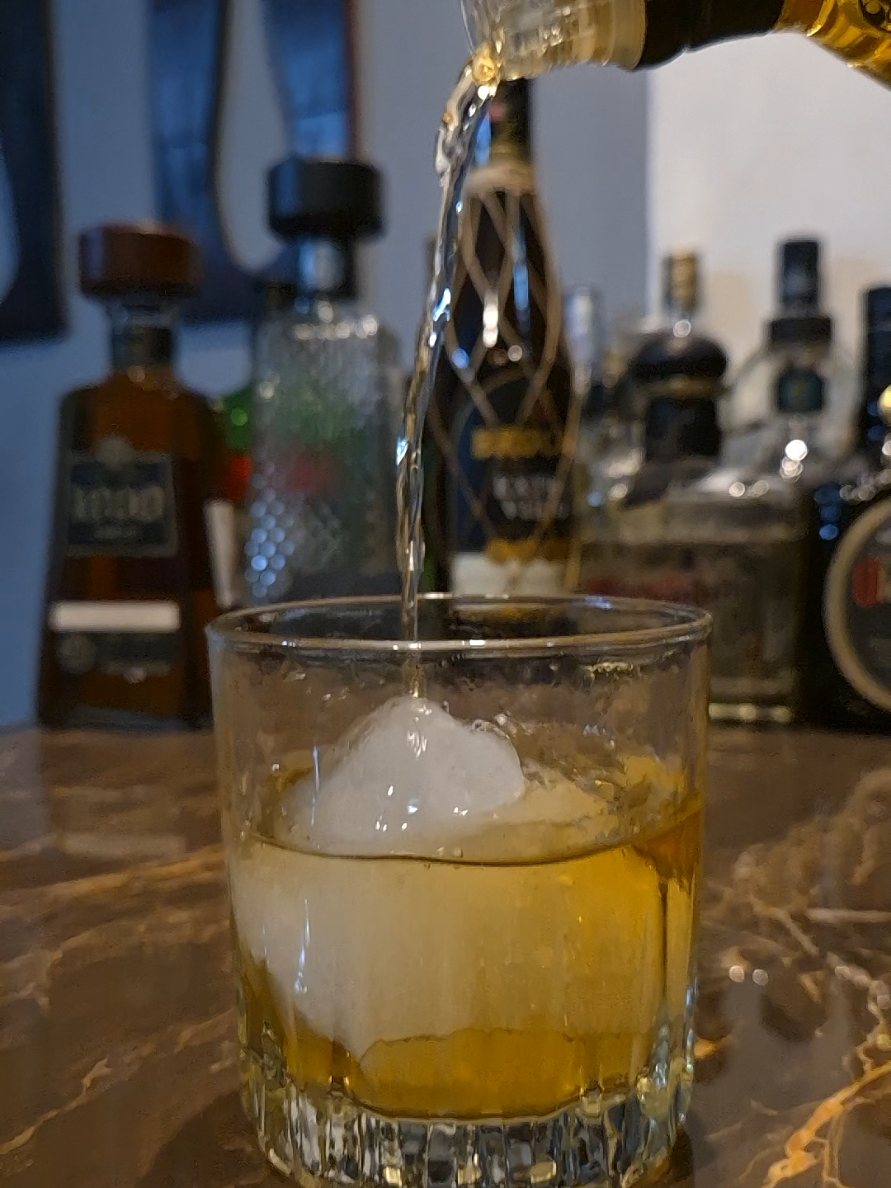 #whisky #johnniewalker #blacklabel #recuerdostristezaysoledad #marcoantoniosolis 