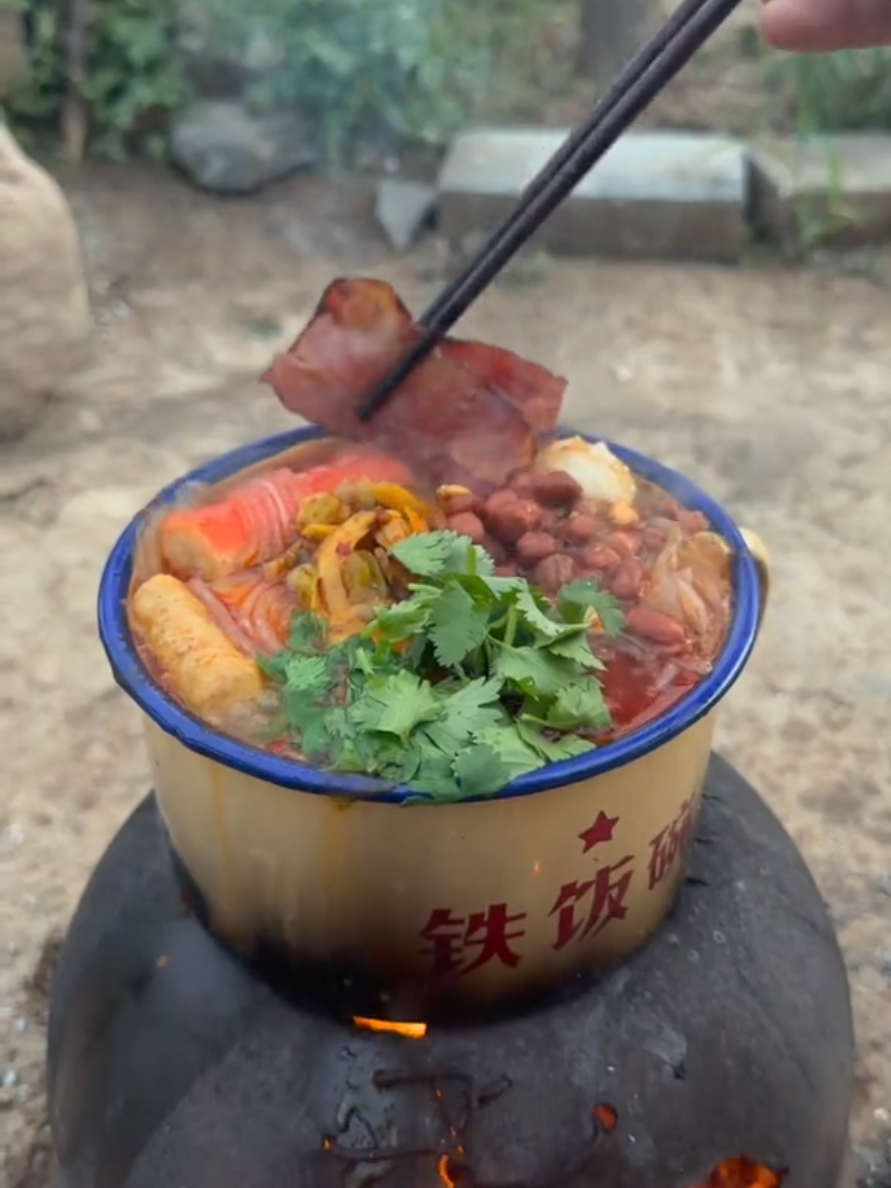 Just grab some hot and sour noodles #HotAndSourNoodles #Roujiamo #Delicious #FoodSharing #Foodie