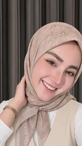 kaya tadi malem kita menikmatinya secukupnya.  kopi itu enak karna secangkir.  bukan segalon.  pelangi itu indah karna muncul sebentar.  bukan seharian.  karna ternyata.  segala sesuatu itu lebih enak.  ketika kita menikmatinya secukupnya.  bukan semaunya.  kaya tadi malem... kita menikmatinya secukupnya.  bukan semaunya.