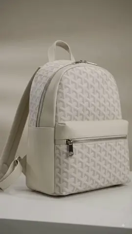 Lancaster Polo Nicole Monogram Backpack 🎒✨ Beg galas wanita dengan rekaan monogram yang elegan dan stylish. Sesuai untuk melengkapkan gaya harian, sama ada ke kerja, shopping, travel atau outing. Praktikal, versatile dan mudah dipadankan dengan pelbagai outfit untuk look yang classy! 🤎✨ #LancasterPolo #NicoleMonogram #MonogramBackpack #BegGalasWanita #FashionWanita 