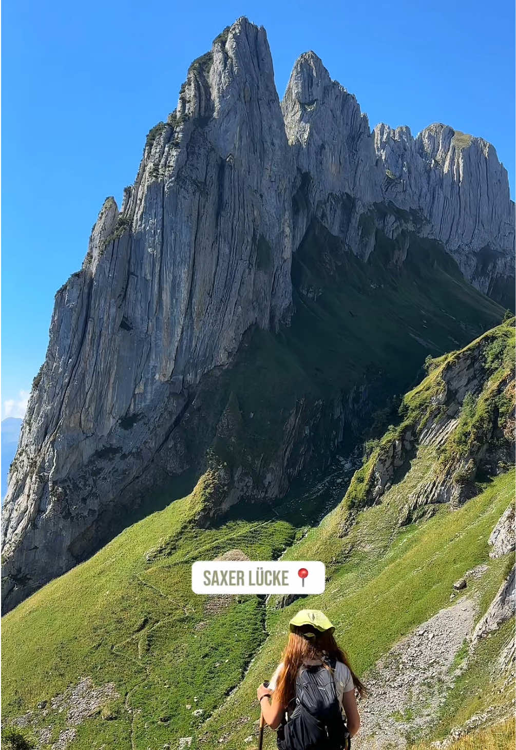 La randonnée de trop en Suisse 🤪🇨🇭 Je dois vous avouer que j’avais beaucoup d’attentes pour cette randonnée, puisqu’elle est très connue. Mais finalement, je suis restée un peu sur ma faim… 📍 Brülisau → Fälensee → Saxer Lücke 🥾 19 km ⬆️ 684 m D+ ⬇️ 1 520 m D- 🚠 Téléphérique le matin pour faire la boucle à l’envers Avec autant de kilomètres et de dénivelé, je ne trouve pas que ce soit l’une des plus belles randonnées que j’ai faites en Suisse. Je m’attendais notamment à marcher sur des crêtes avec un panorama à 360°, mais ce n’était finalement pas du tout le cas. Je suis surement trop exigeante ou je m’habitue à ces paysages ahah🤭 Et forcément, je suis un peu triste de publier cette vidéo… C’était ma dernière randonnée en Suisse après environ 6 semaines de road trip 🇨🇭🥹 J’espère vraiment revenir très bientôt pour découvrir la Suisse à une autre saison 👀 #Suisse #RandonnéeSuisse #Vanlife #Fälensee #saxerlücke 
