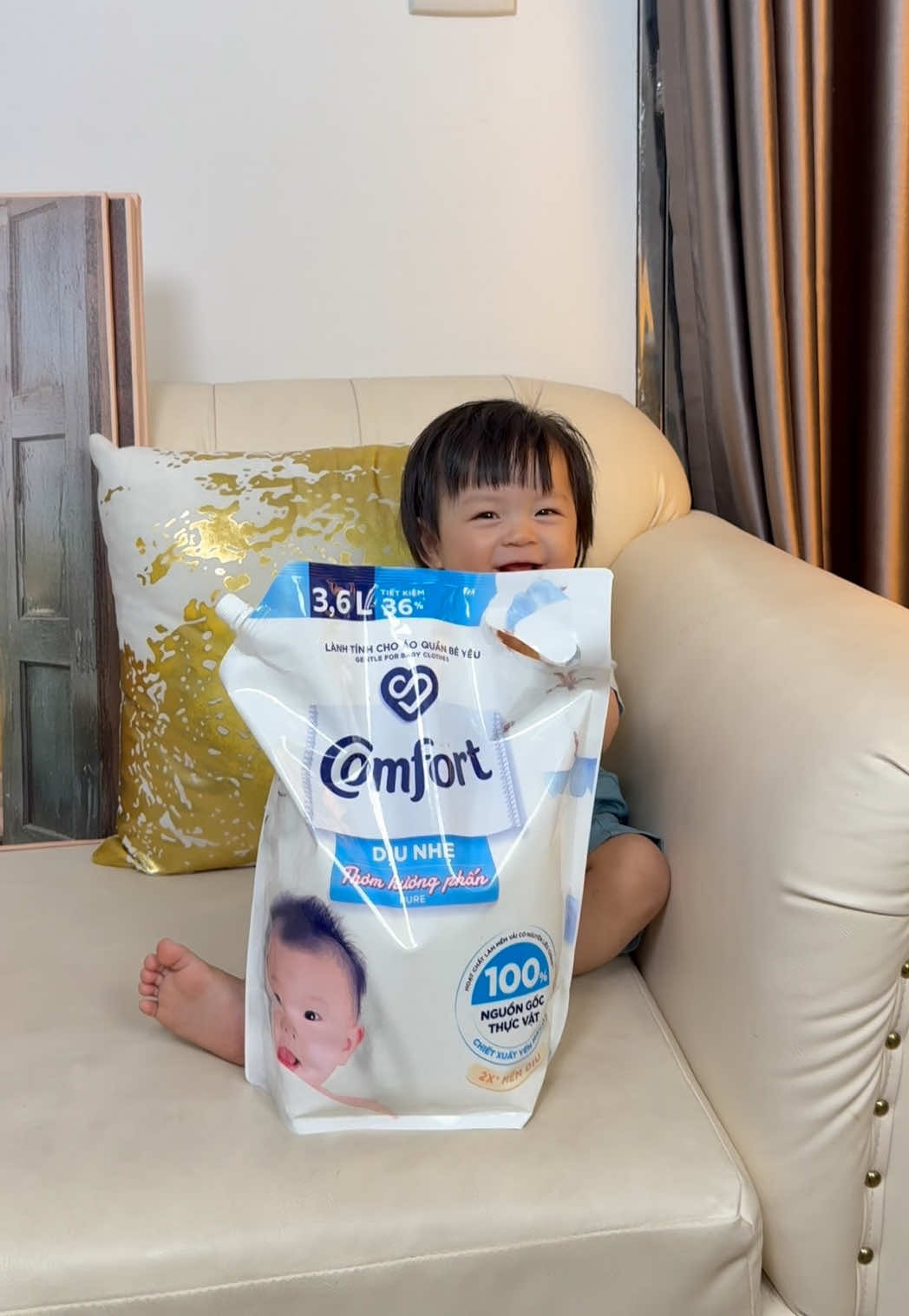 💕 Nước Xả Vải Comfort Dịu Nhẹ – giúp chăm sóc quần áo thơm tho, mềm mại và mang lại cảm giác dễ chịu sau mỗi lần giặt.     #nuocxavai #nuocxavaicomfort #comfort #nuocxavaichobe #hoptaccungunilever 