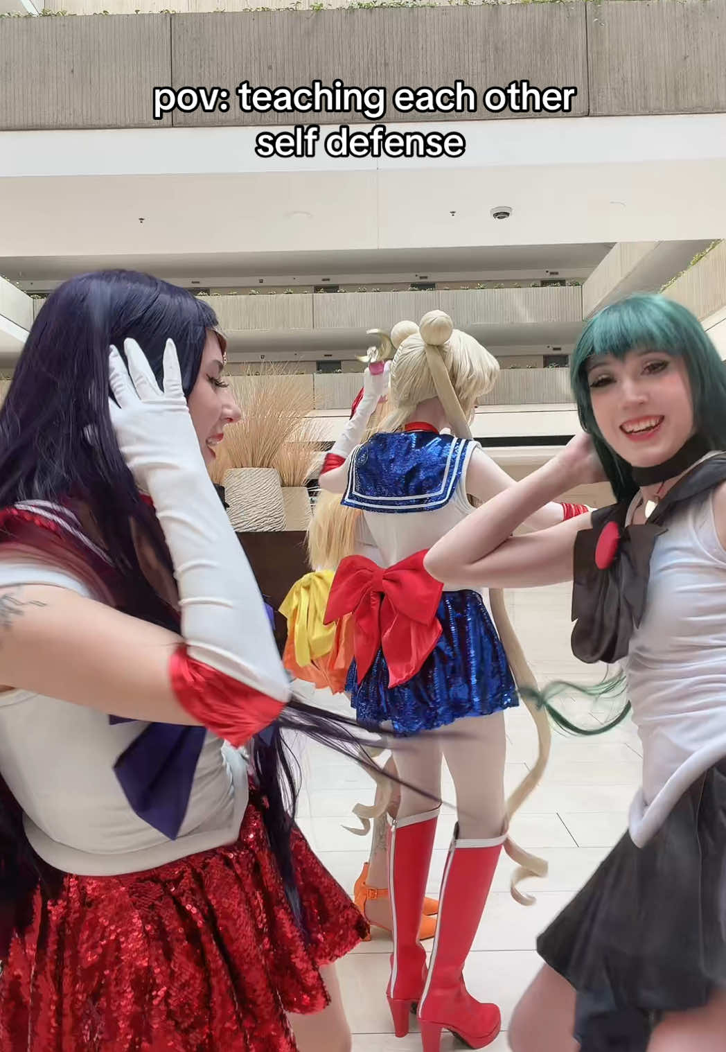 sailor moon group AT CON // @Olive🫒 @wolfelios @dangonomiya⭐️ #cosplay #cosplaygroup #animeconvention 