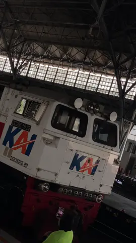lokomotif cc206 yang memiliki aura berbeda dengan yang lainya🫣😟 #keretaapiindonesia #xcyzba #creatorsearchinsights #berandafyp #fyp 