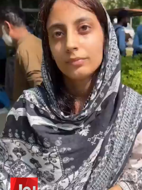 صبح 6 بجے آگ لگی تو عملہ ہمیں یہ بتائے بغیر ہی بھاگ گیا کہ یہاں پر آگ لگ چکی ہے، اپنی مدد آپ کے تحت بھتیجے اور دیگر خواتین کو بچایا، 15 سالہ منیبہ کی گفتگو #BOLNews #pimsfire