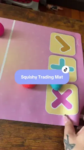 The Ultimate perfect Christmas gift for your kids this winter with the whole squishy love going around! This is PERFECT! #squishy#squishytrading#squishytradingmat#fidgettrading#fidgettrafingmat 
