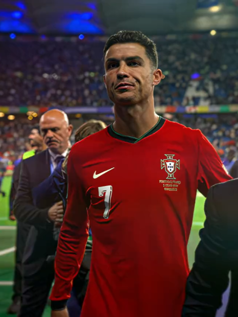 Ronaldo paparazi edit 😍🐐 || #cristianoronaldo #ronaldo #edit #football #fyp #aftereffects #4k #120fps #phonk #editingnews ・ Upload Method → @editingnews.com