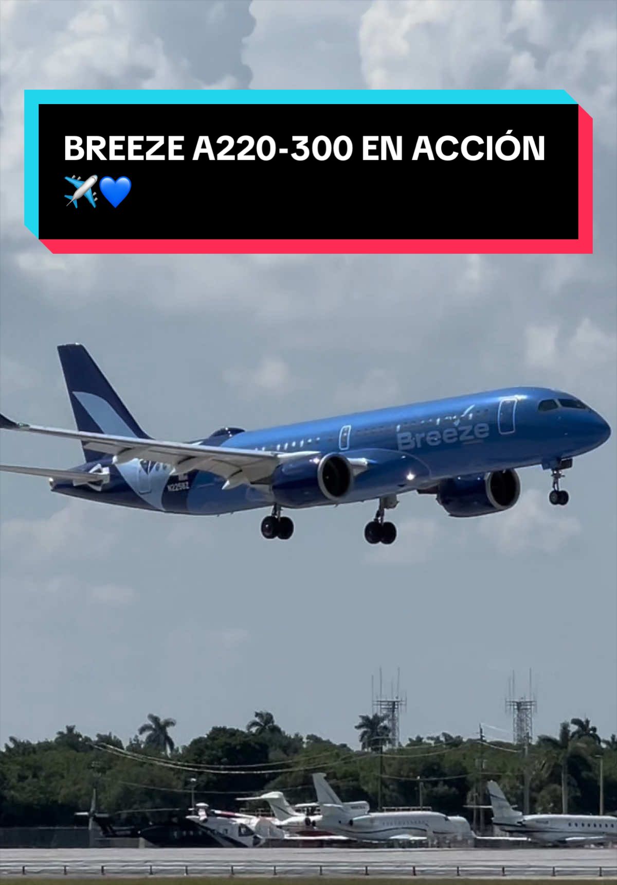 ✈️ ¡Hermoso! Breeze Airways Airbus A220-300 aterrizando en Fort Lauderdale.#BreezeAirways#AirbusA220#Aviation #Planespotting #FortLauderdale 