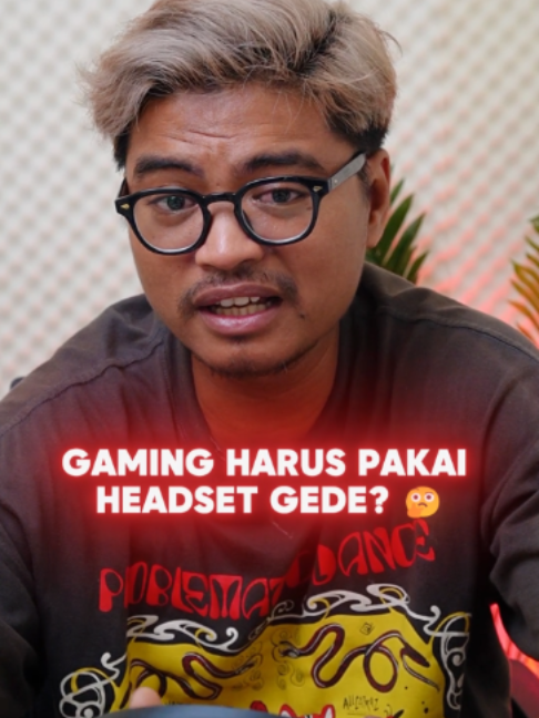 Headset atau earbuds sebenarnya balik lagi ke cara dan tempat lo gaming. Kalau lo sendiri lebih nyaman yang mana? #HyperX #CloudEarbudsIIIS #GamingAudio