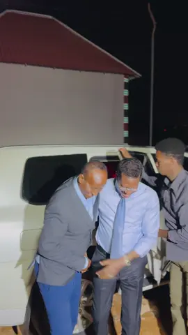 Waxaan caawa booqday qaar ka mid ah goobaha ay bulshada ku caweeyaan, anigoo si dhow ula kulmay shacabka iyo dhalinyarada ku dhaqan caasimadda. Waxaan ku faraxsanahay inaan si toos ah uga waraysto xaaladdooda, talooyinkooda iyo waxyaabaha ay ka filayaan dowladdooda.