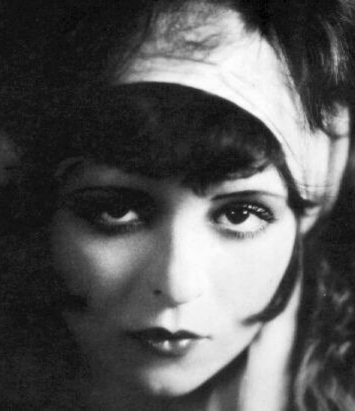 𝒞𝓁𝒶𝓇𝒶 𝒷ℴ𝓌 #1920s #capcut #foryoupage  