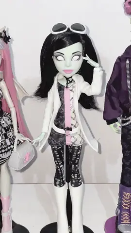 she’s so spooky i love her #scarahscreams #monsterhigh #doll #dollcollector #monsterhighdolls @Monster High 