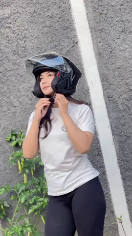 Yang hitam sudah pasti cakep #nielsazura #azuradv 