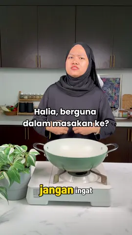 Halia ni berguna ke dalam masakan? 🫚 Eh, mestilah berguna! 😆 Boleh naikkan aroma dan bantu hilangkan bau hanyir dalam masakan. Nak lagi mudah? Tekan je beg kuning!  #bersamabibikexpress #bibikexpresshq #masakdenganmudah #dapatkansekarang 