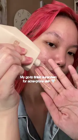 My go-to tinted sunscreen for acne-prone skin 🤍  I’ve been using the Fairy Skin Premium Tinted Sunscreen as part of my everyday base, especially when I want something quick and easy before makeup ✨ sunscreen + makeup base in one step? yes pls 🫶🏻 #FairySkin #TintedSunscreen #AcneProneSkin #SunscreenPhilippines #MakeupBase
