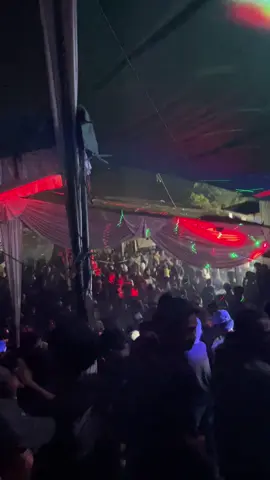 Jangan terlalu terang nanti banyak yang dak senang. Maaf sekarang kita terang terangan aja sama yang dak senang.. Remukkk brooooo💃🏼