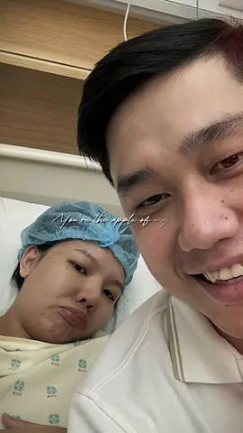 Lúc bầu mỗi lần hỏi em có mụp lắm k. Ảnh luôn kêu đâu thấy bình thường mà, mặt vẫn nhỏ có bụng to thôi. Tới tận bây giờ cho ảnh xem lại lúc bầu thì vẫn không chê câu nào. Nhưng xem lại chính mình em chợt nhận ra bầu em xáo không ai bằng lun á hahaaa. Nghĩ lại lúc trước mình vẫn tự tin vẫn vui vẻ dù lên 20ki, mụn đầy lưng, da sạm, cổ với néch thâm xì. Ra là vì bên cạnh luôn có một người luôn thấy mình xinh 🥰 #thanhsangnee 
