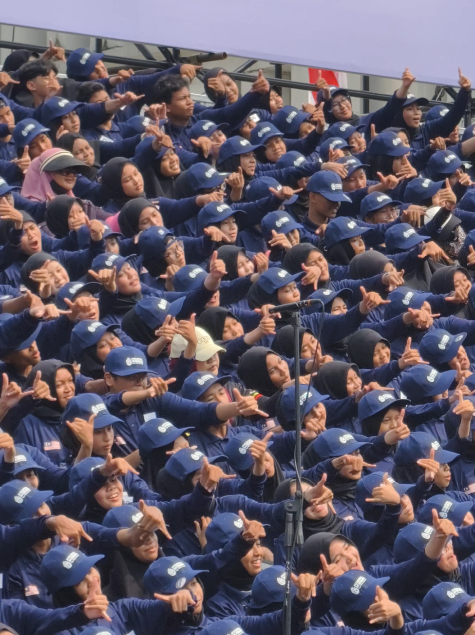Mencuit Hati - Semangat Anak² 🤗👍👏👍👏 #humangraphic #harikebangsaan #helikopterturunkepadang #perbadananputrajaya #merdeka69 