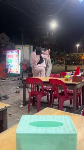 Ăn miếng ko ngon với bây…