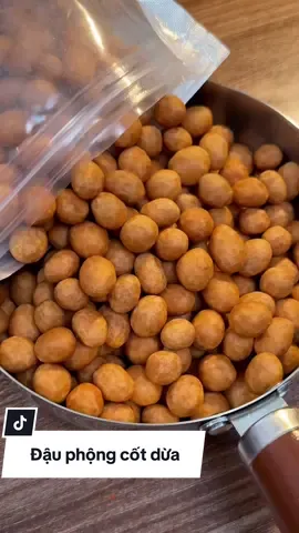 Đậu phộng cốt dừa ngon lắm luôn 