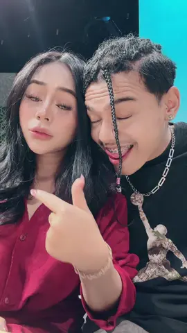 Dua punk udah di tv aja